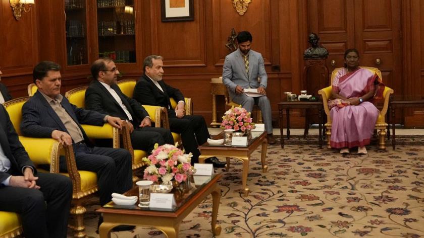 Iranpress: Araghchi Pushes to Deepen Ties with India in Meeting With President Murmu