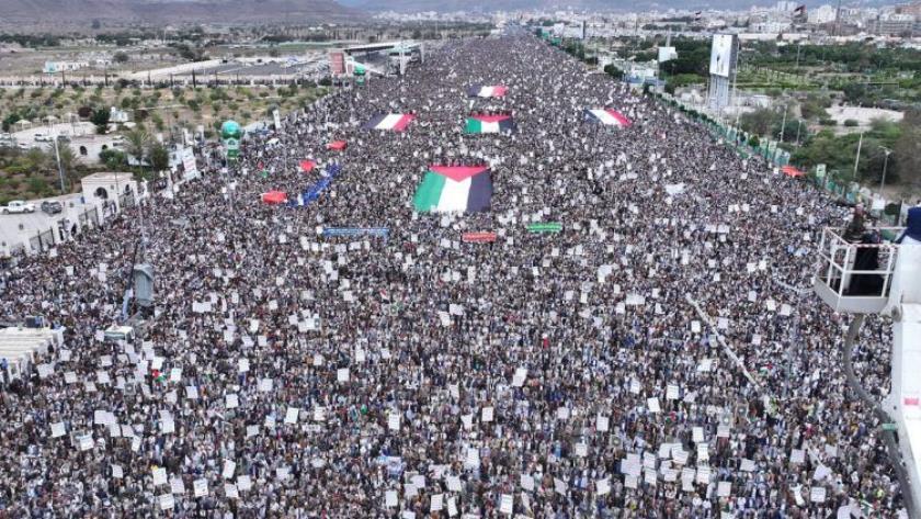 Iranpress: Mass Rally in Yemen in Support of Gaza 