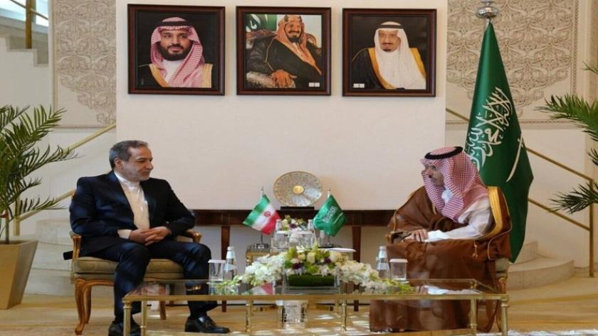 Iranpress: Araghchi Meets Saudi Foreign Minister to Discuss Bilateral Relations 