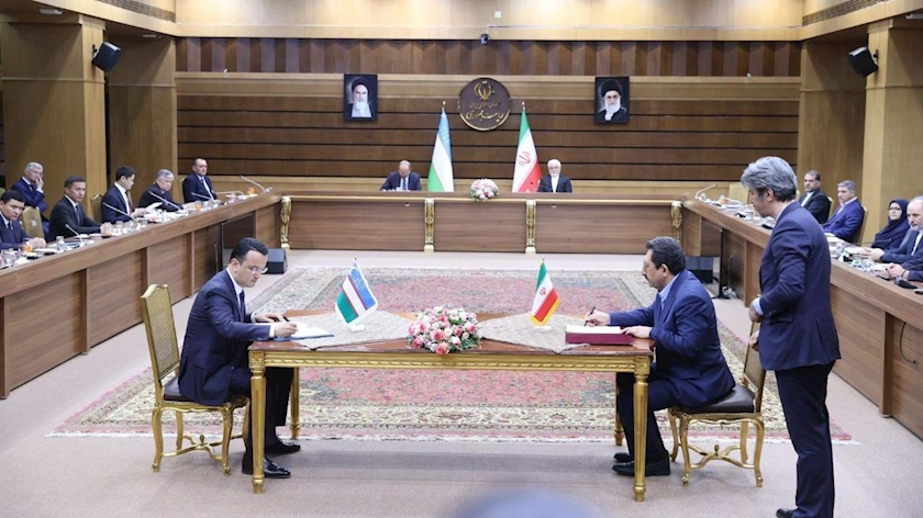 Iranpress: Iran, Uzbekistan Sign Four Cooperation Agreements