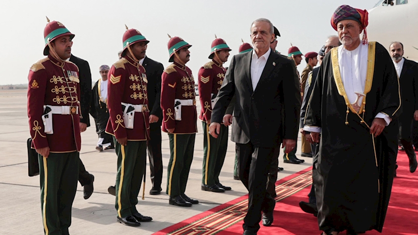 Iranpress: Sultan of Oman Officially Welcomes Pezeshkian