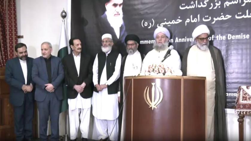 Iranpress: Pakistanis Marks Commemoration Anniversary of Imam Khomeini