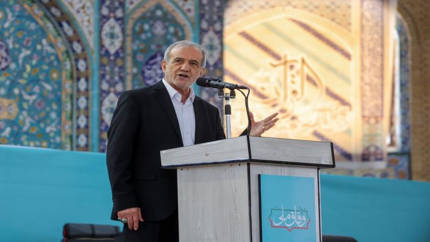 Iranpress: Pezeshkian: Iranians Will Not Bow to Force or Bullying