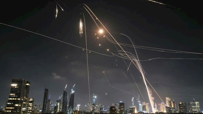Iranpress: Iranian Missile Attacks Damage, Destroy Hundreds of Buildings in Central Israel