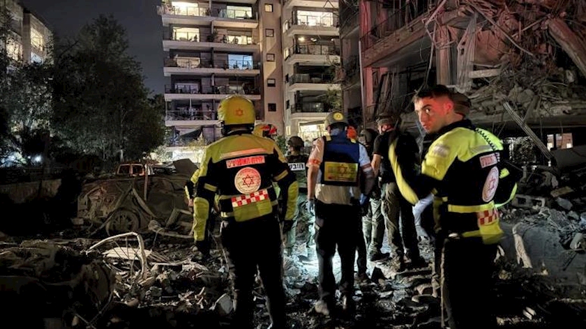 Iranpress: Iranian Missiles Target Tel Aviv in a New Round of Attacks