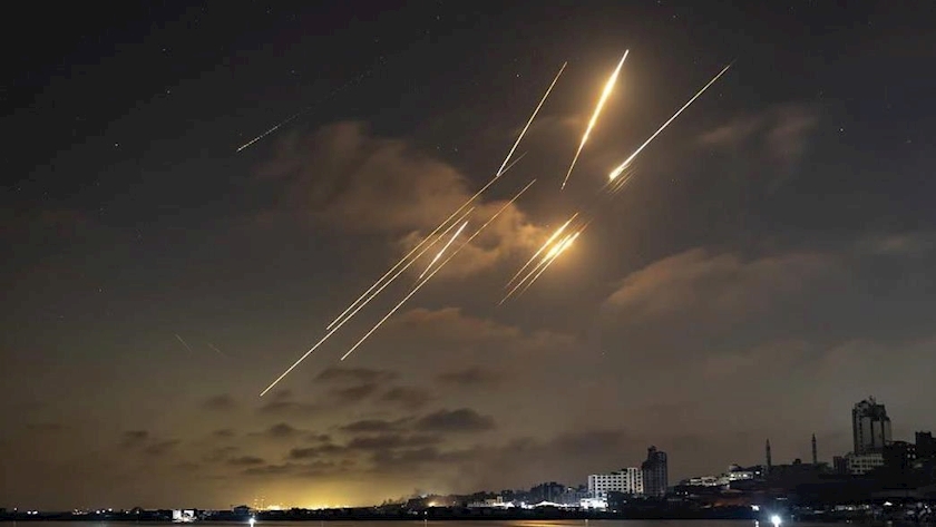 Iranpress: Iranian Missiles Target Israeli Regime