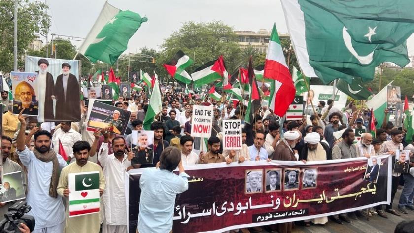 Iranpress: People of Pakistan Rally to Express Solidarity With Iran