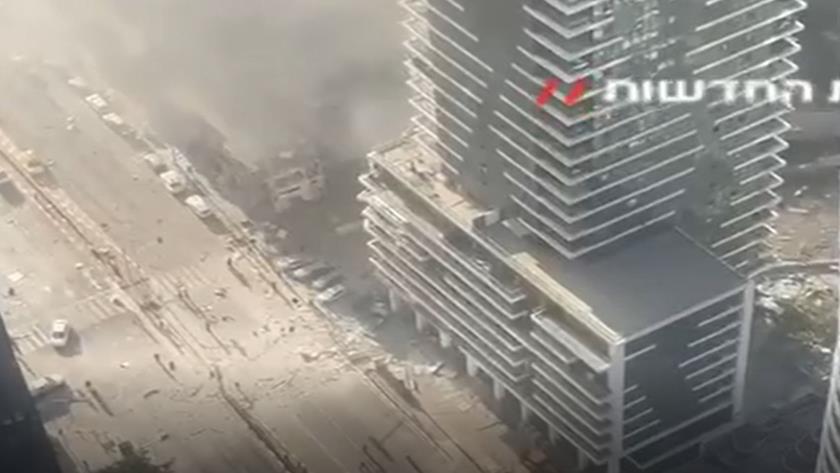 Iranpress: VIDEO: Israeli Economic Icon Destroyed in Iranian Missile Attack 