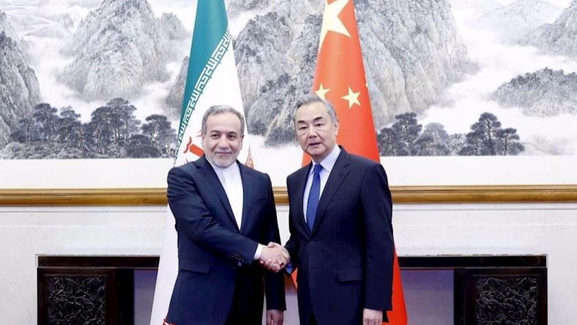 Iranpress: Phone call between Chinese Foreign Minister, Araghchi