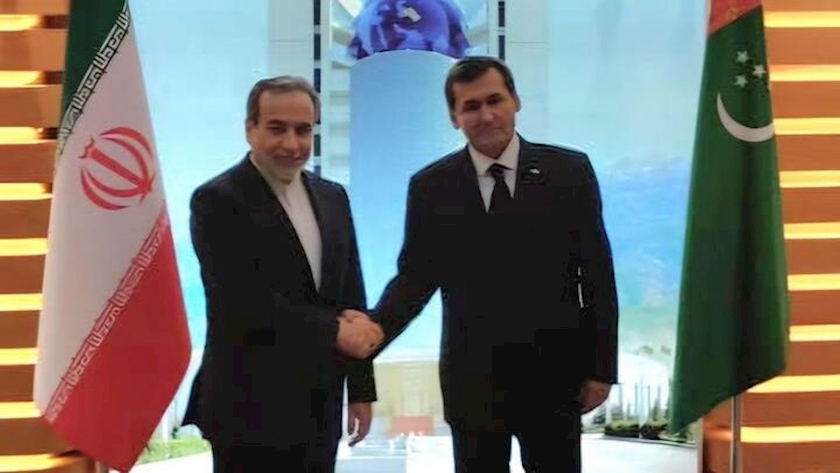 Iranpress: Araghchi Visits Ashgabat and Meets with Turkmen Foreign Minister