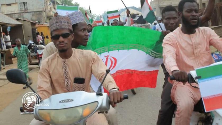 Iranpress: Youth in Nigeria Hold Motorcycle Rally To Rejoice Iran