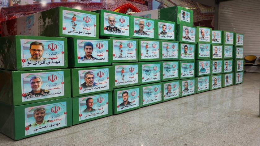 Iranpress: Iranians Bid Farewell to Martyrs