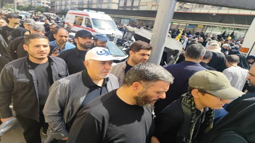 Iranpress: Iranian Martyrs Accompanied by Mass of People in Tehran