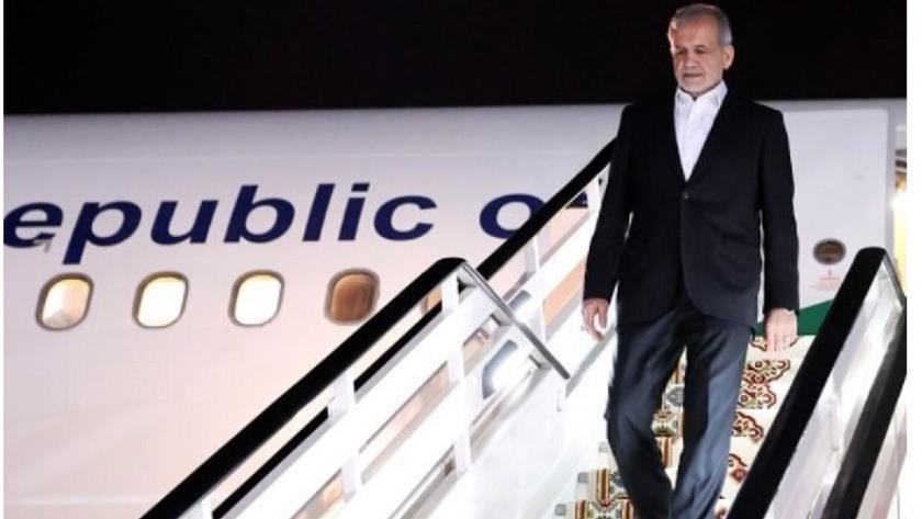 Iranpress: President Returns to Tehran After Attending ECO Summit in Azerbaijan