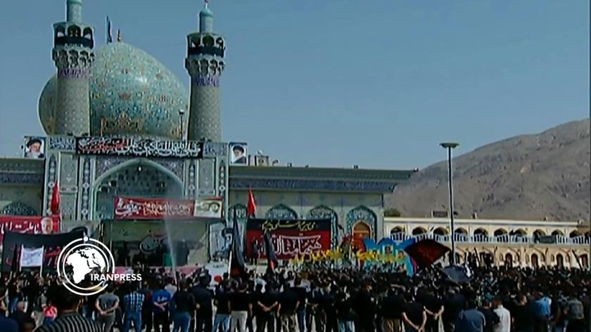 Iranpress: Iranians Mark Ashura, Martyrdom Anniversary of Imam Hussain (AS)