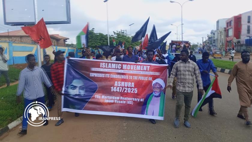 Iranpress: Hundreds of Youth Observe Ashura March in Abuja