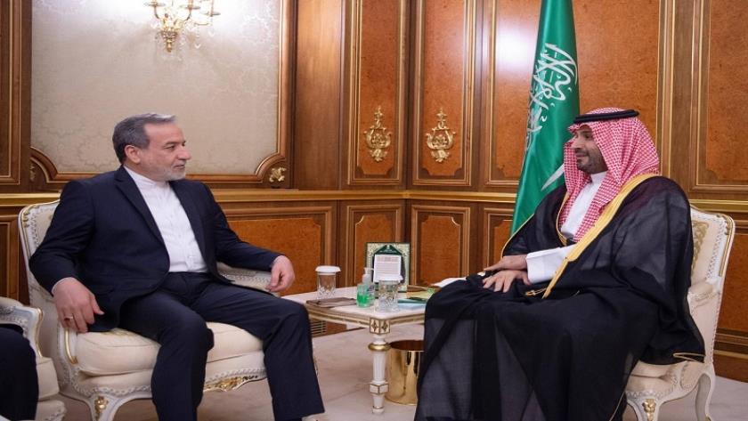 Iranpress: Araghchi, Bin Salman Review Mutual, Regional Developments