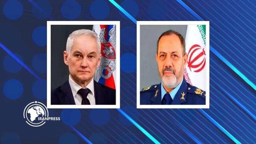 Iranpress: Iran, Russia Defense Ministers Meet in Moscow