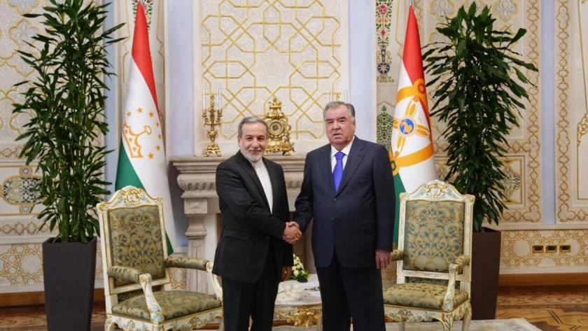Iranpress: Iran’s FM Meets Tajik President to Deepen Ties
