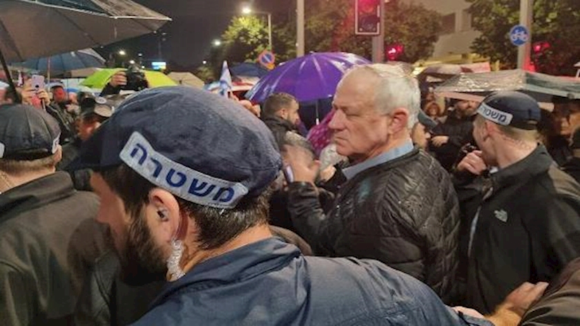 Iranpress: Israeli Police Clash with Anti-War Protesters in Tel Aviv