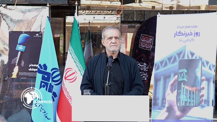Iranpress: Iranian President Praises Journalists’ Role in 12-Day War