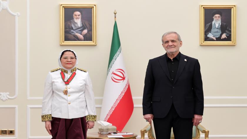 Iranpress: Pezeshkian Emphasizes Iran