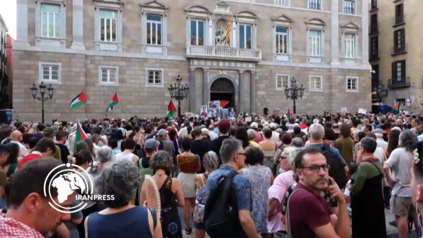 Iranpress: Mass Gathering in Barcelona Against Israel