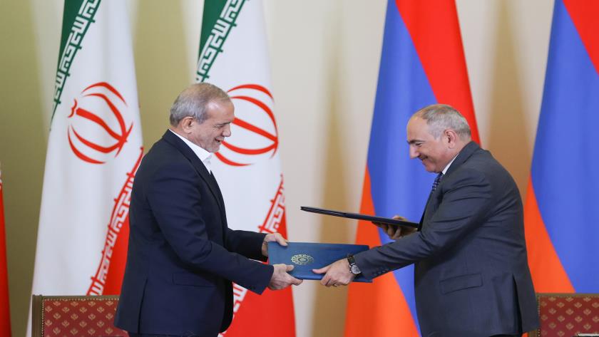 Iranpress: Iran, Armenia Sign Joint Statement and 10 Cooperation Agreements