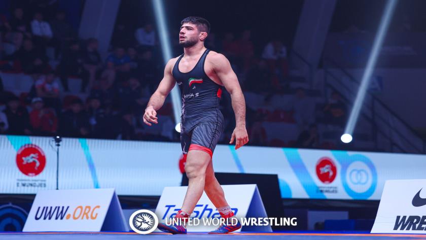Iranpress: Iranian Wrestler Bags Gold at U-20 Junior World C