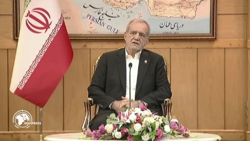 Iranpress: Iranian President Leaves Tehran for Tianjin