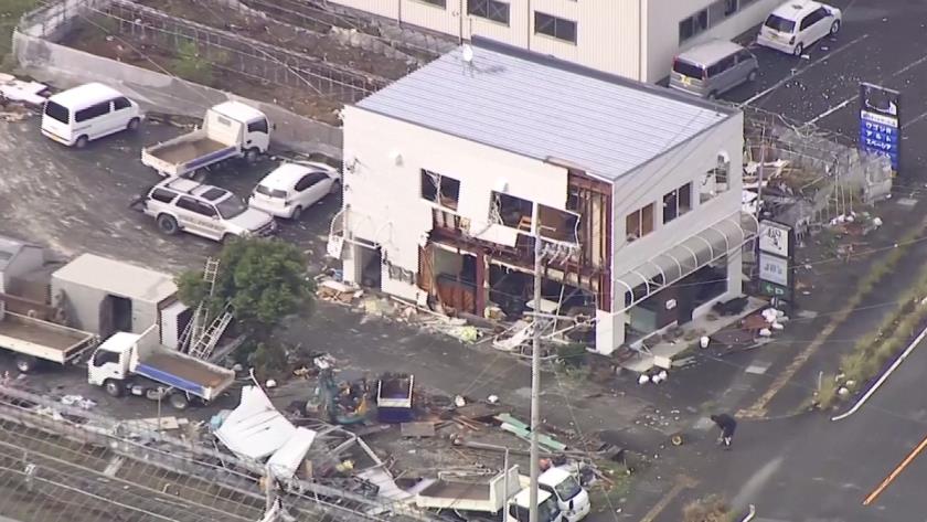 Iranpress: Typhoon Hits Japanese Cities 