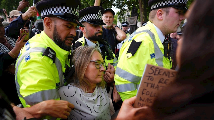 Iranpress: UK Police Arrest Pro-Palestine Protesters in London