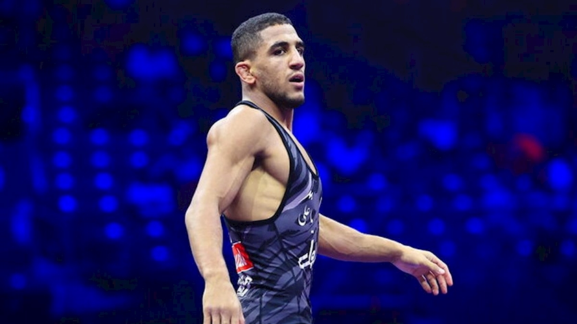 Iranpress: Iranian Wrestler Amouzad Dominates American Opponent at 2025 World Championships