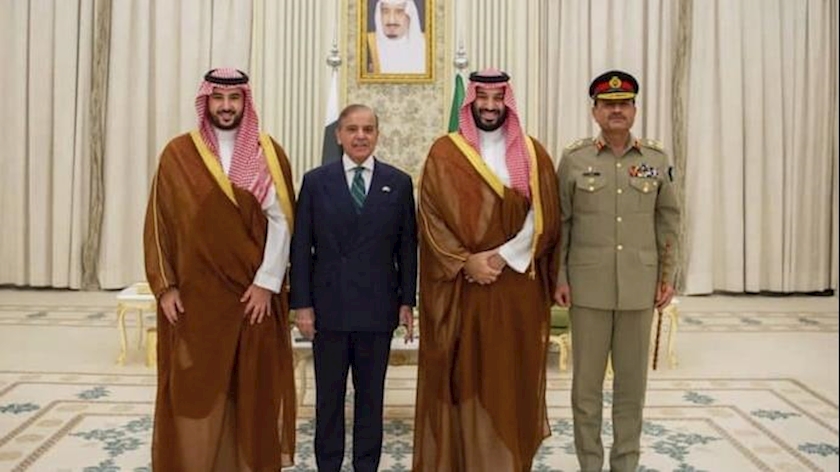 Iranpress: Pakistan Offers Nuclear Umbrella to Saudi Arabia