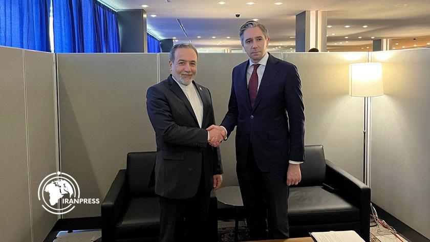 Iranpress:  Iranian, Irish Foreign Ministers Discuss Expansion of Bilateral Relations 