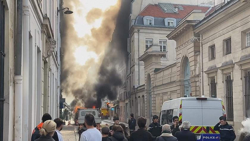 Iranpress: Paris Explosions: Van Catches Fire Near French PM’s Office
