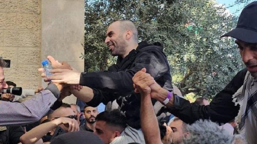 Iranpress: Hundreds of Palestinian Prisoners Freed; Israel Warns Against Celebrations
