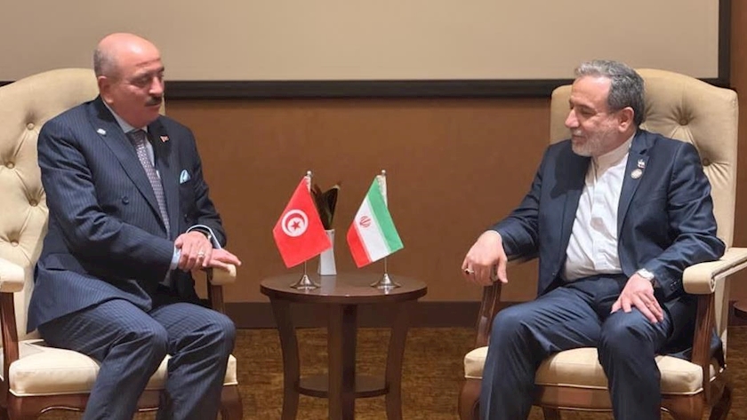 Iranpress: Iran, Tunisia Foreign Ministers Meet on NAM Sidelines in Uganda