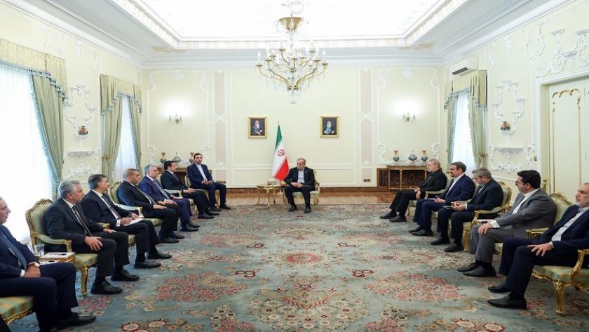 Iranpress:  Iran, Iraq Vow to Fast-Track Railway Link to Boost Regional Integration