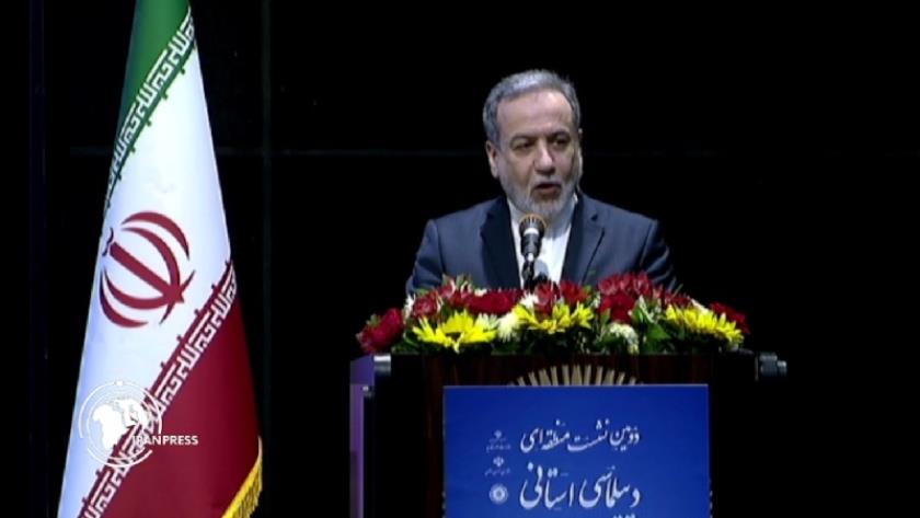 Iranpress: Foreign Minister Abbas Araghchi Urges “Border Diplomacy” to Ease Regional Tensions