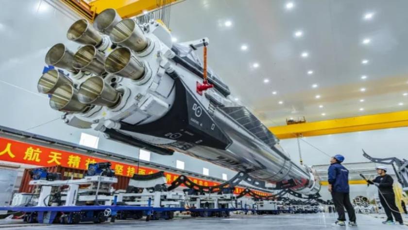 Iranpress: China Conducts First Test of Reusable Heavy Rocket