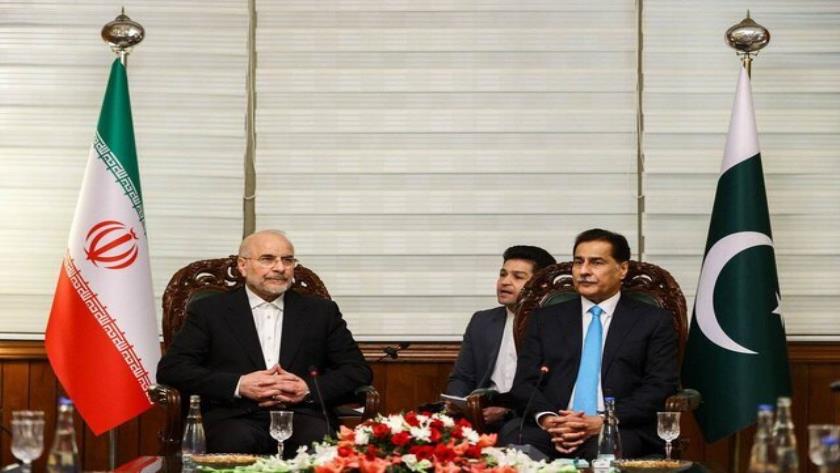 Iranpress: Iran and Pakistan Prioritize Expanding Economic Ties, Says Qalibaf