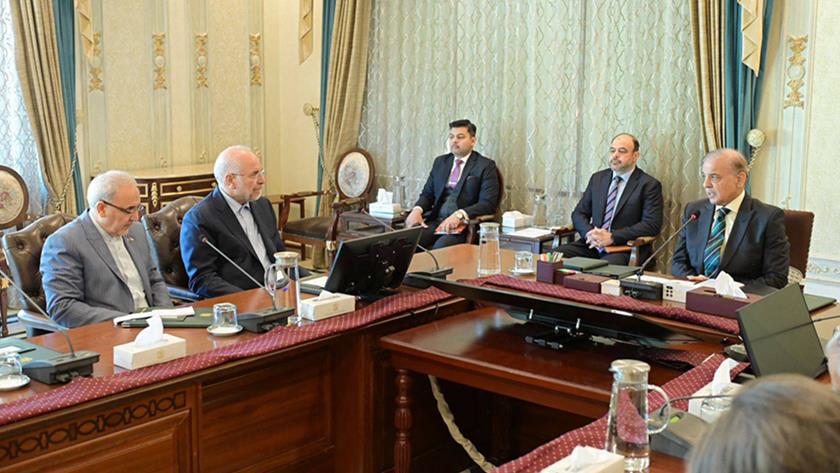 Iranpress: Iran, Pakistan Top Officials Call for Unity and Regional Peace