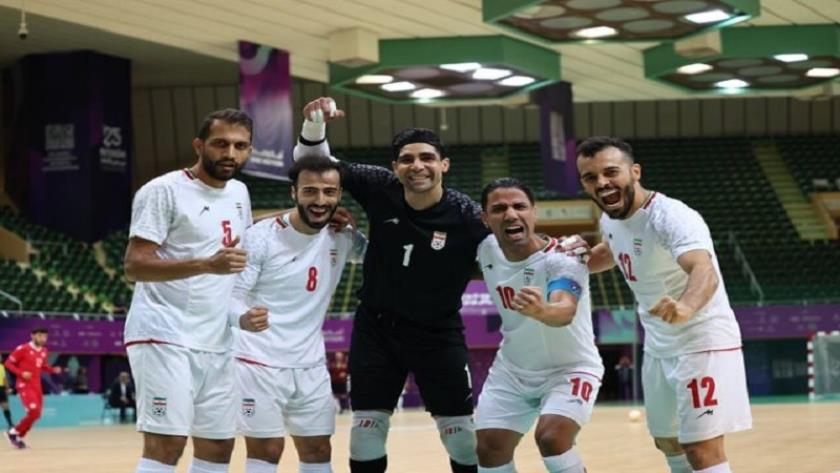 Iranpress: Iran Beats Tajikistan to Reach Islamic Solidarity Games Futsal Semifinals 