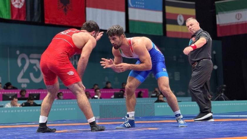 Iranpress: Iranian Wrestlers Shine at Islamic Solidarity Games