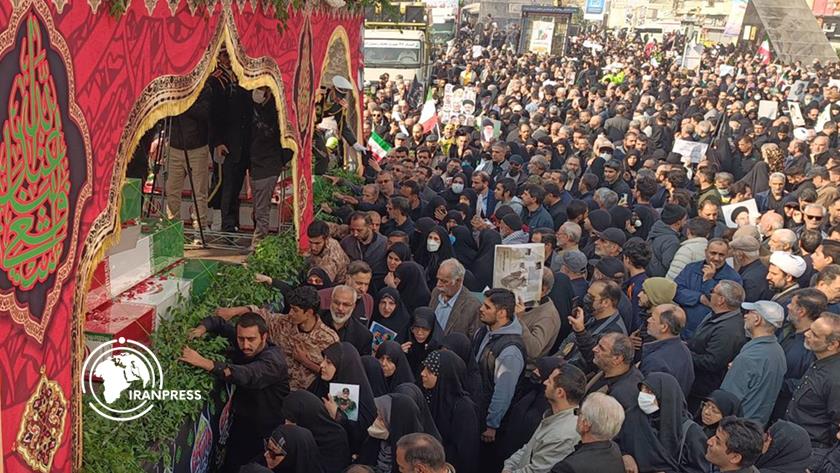 Iranpress: In Picture: Tehran Bids Farewell to Unknown Martyrs of Sacred Defense