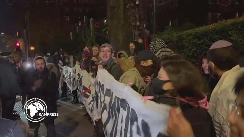 Iranpress: Anti-Zionist Jews Rally Outside London Synagogue Hosting Aliyah Event