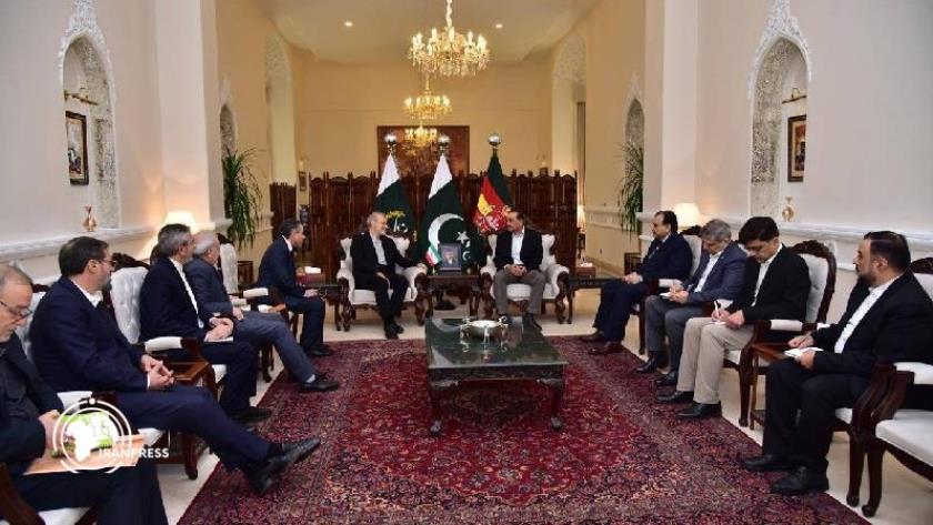 Iranpress: Iran’s Larijani Meets Pakistan’s Army Chief to Boost  Security Ties