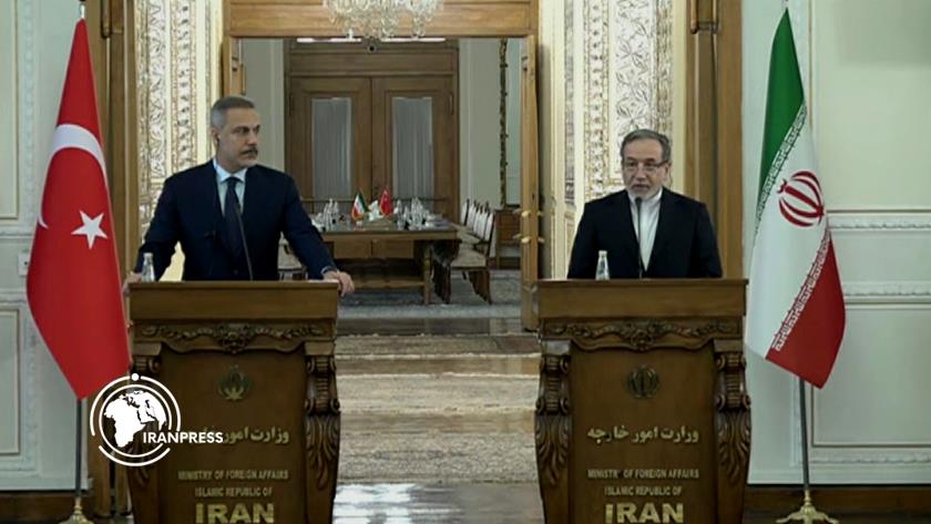 Iranpress: Iran, Turkey Push to Ease Trade Barriers; Araqchi Warns of Israel’s War Threats