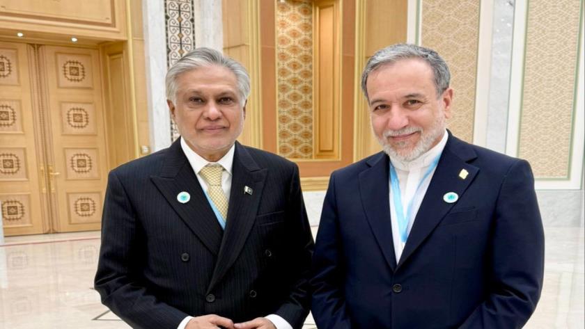 Iranpress: Iran, Pakistan FMs Meet on Sidelines of Ashgabat “Peace & Trust” Conference